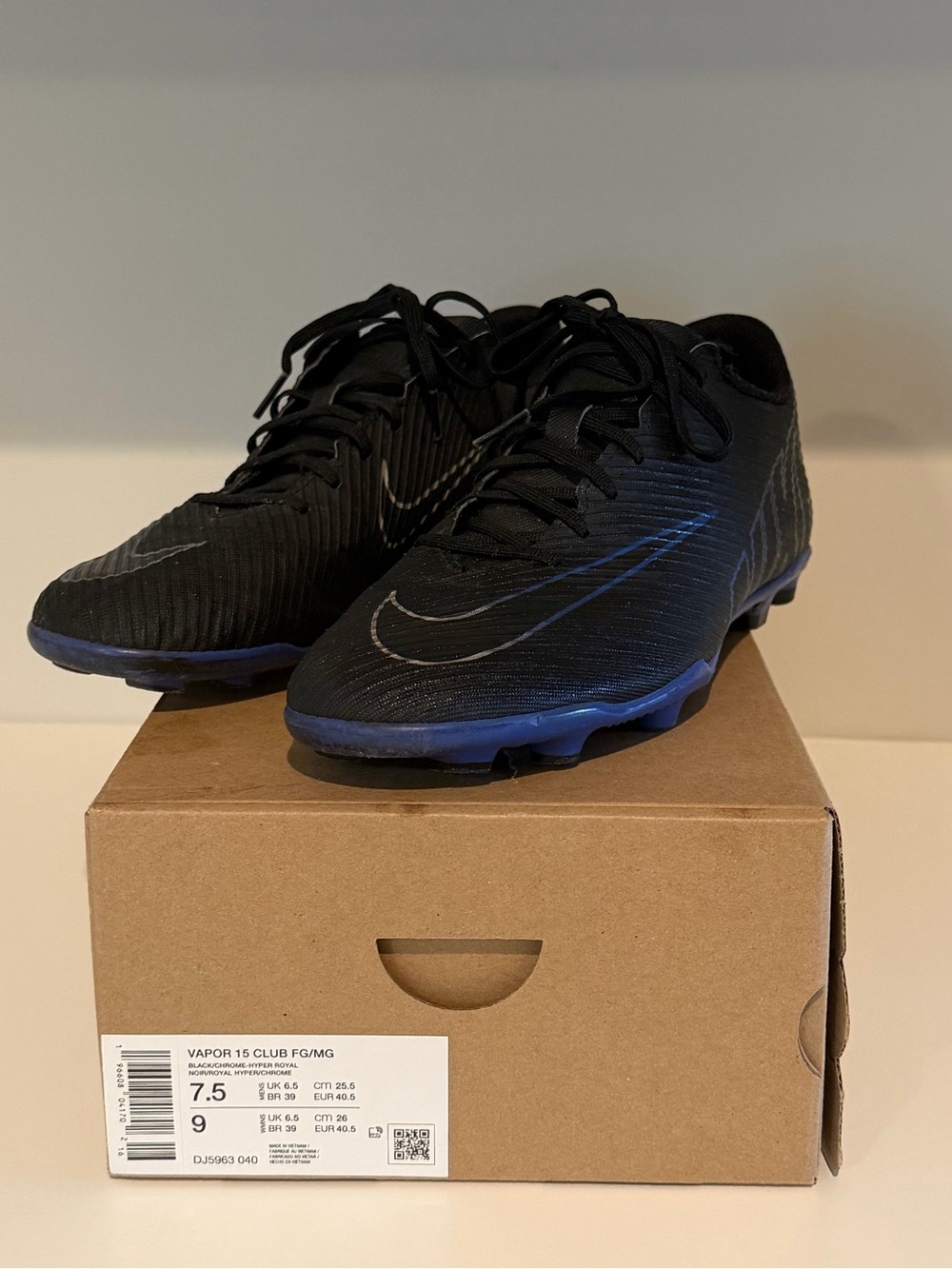 Nike Vapor 15 Black & Blue Soccer Cleats | Size 7.5M/9W